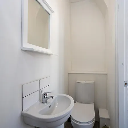 New Listing Stunning Liverpool Abode Lounge Room Sleeps 9 Exterior photo
