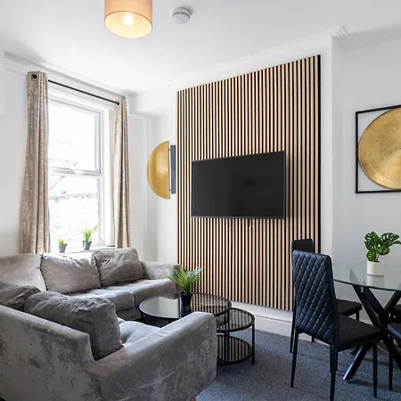 New Listing Stunning Liverpool Abode Lounge Room Sleeps 9 Exterior photo