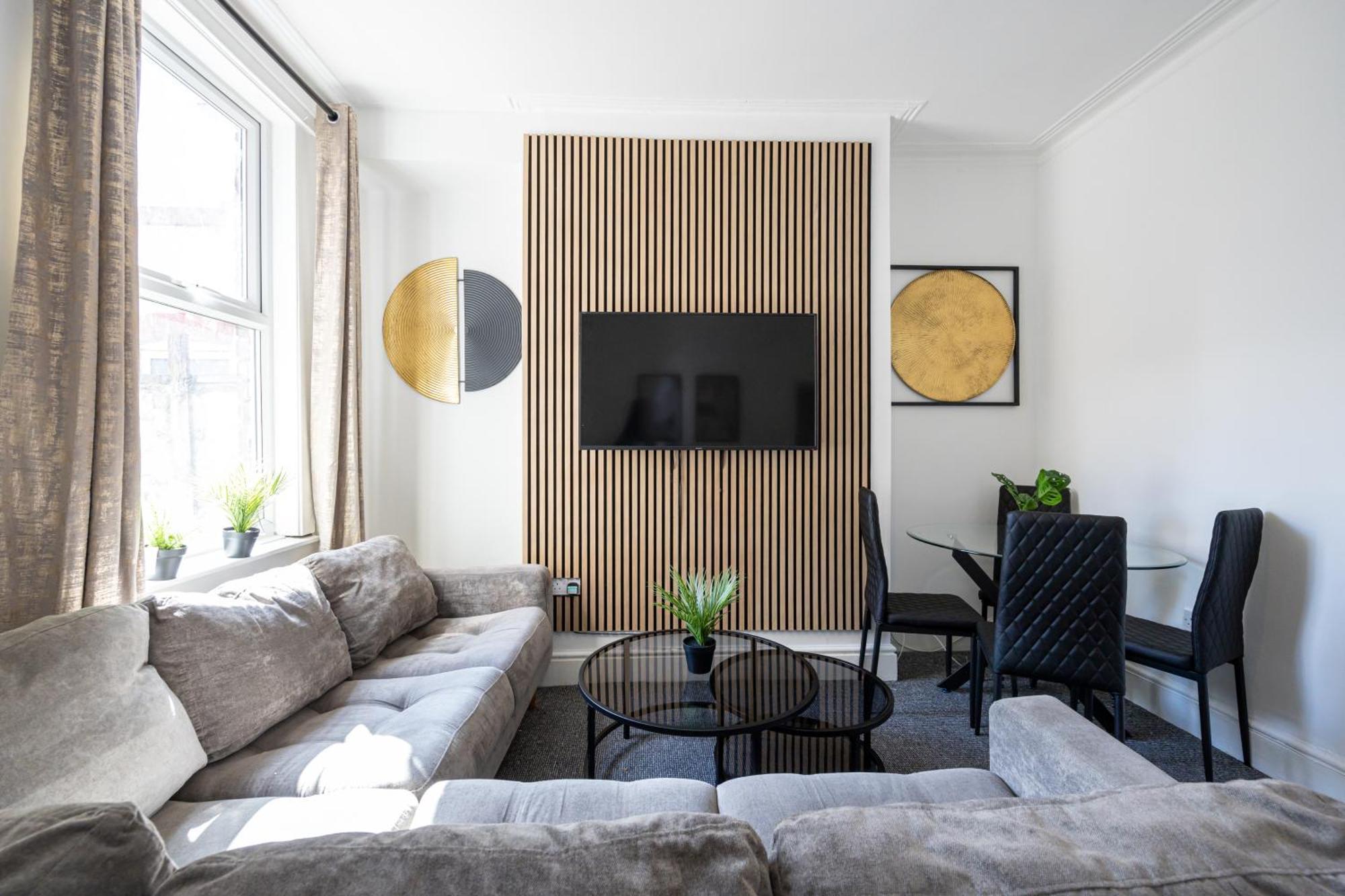New Listing Stunning Abode Lounge Sleeps 9 Hébergement de vacances Liverpool