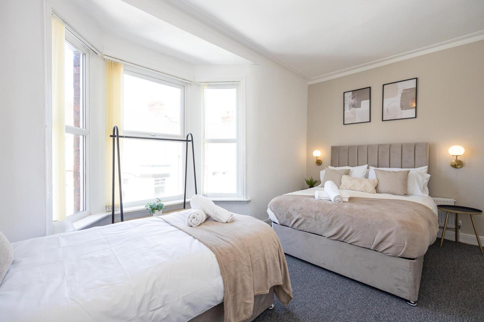 Holiday home New Listing Stunning Abode Lounge Sleeps 9 Liverpool