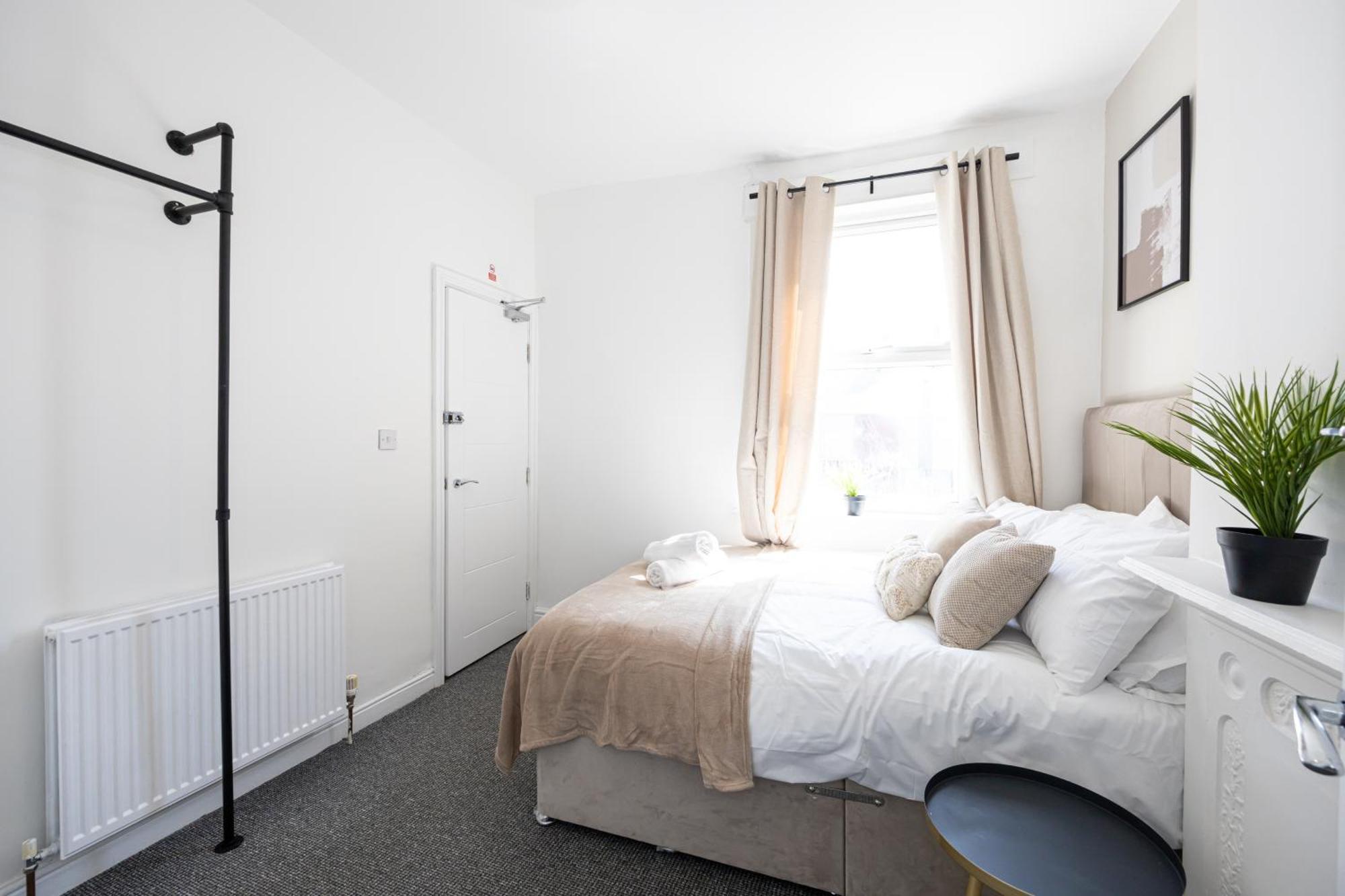 Holiday home New Listing Stunning Abode Lounge Sleeps 9 *