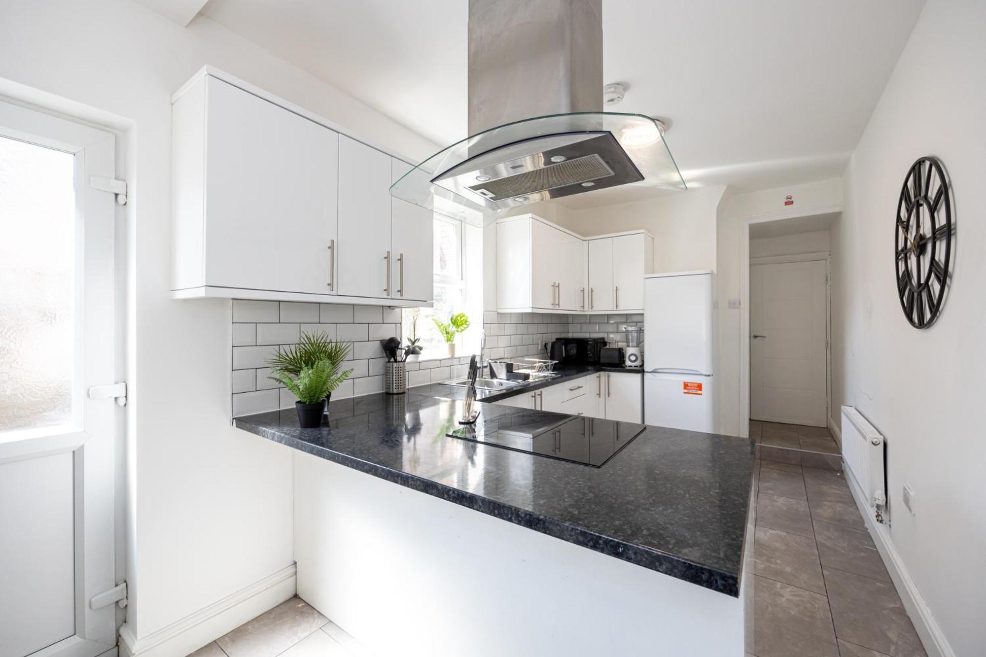 New Listing Stunning Abode Lounge Sleeps 9 Holiday home Liverpool