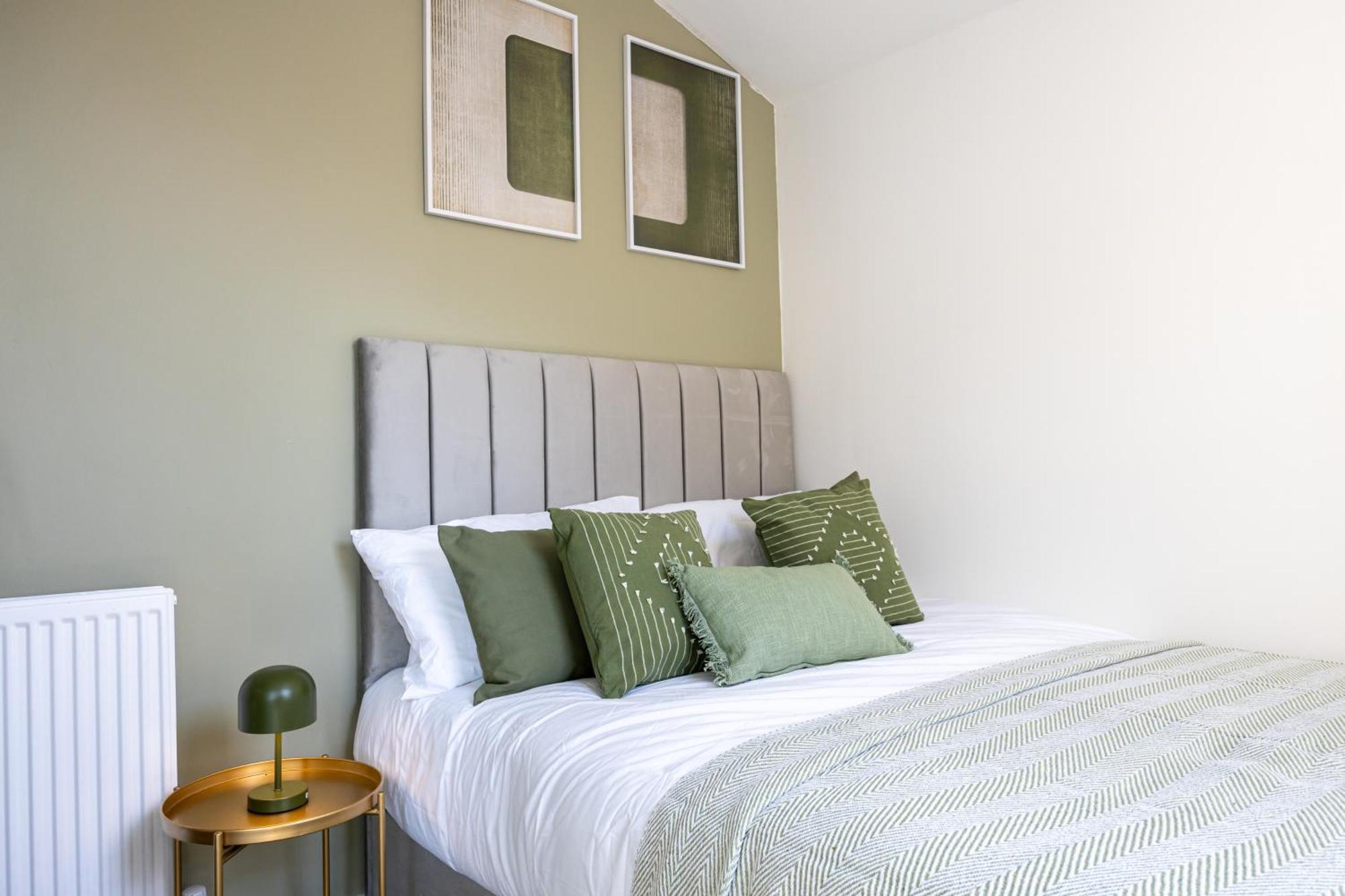 New Listing Stunning Abode Lounge Sleeps 9 * Liverpool