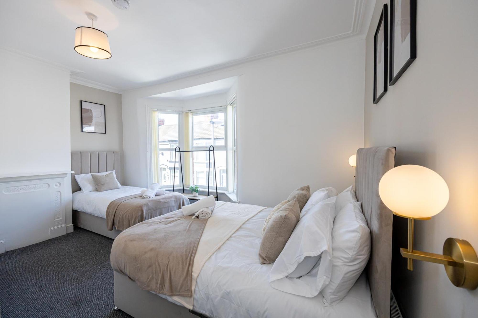New Listing Stunning Abode Lounge Sleeps 9 Holiday home
