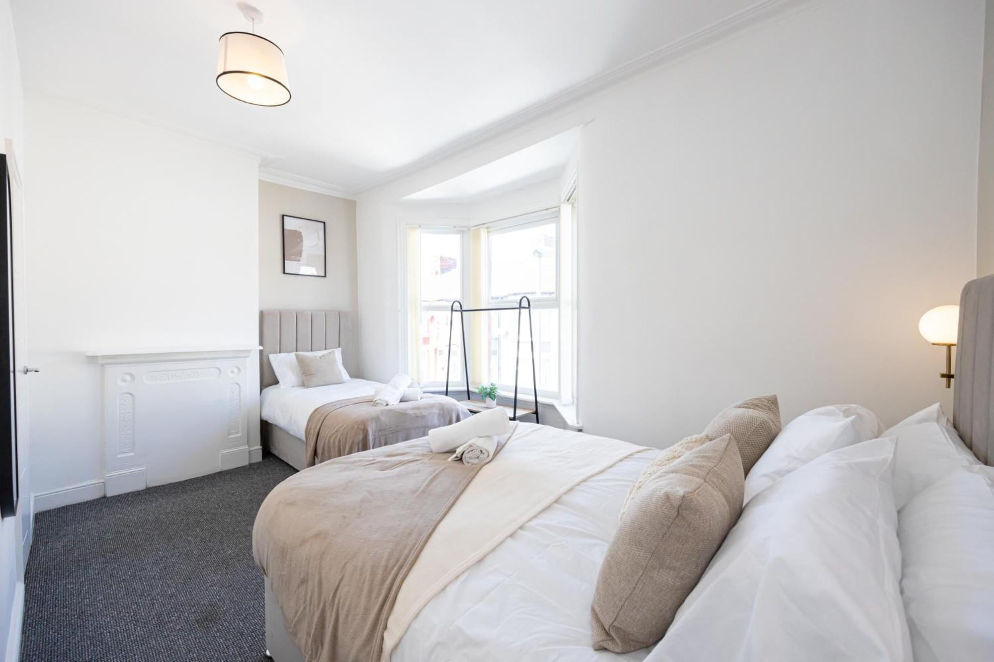 Hébergement de vacances New Listing Stunning Abode Lounge Sleeps 9
