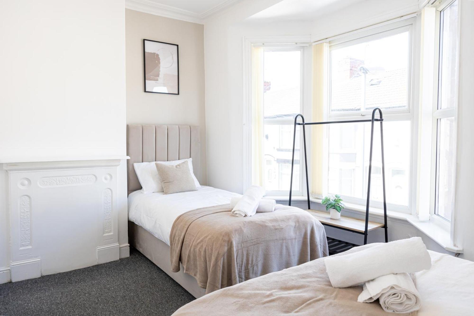 New Listing Stunning Abode Lounge Sleeps 9 Holiday home *