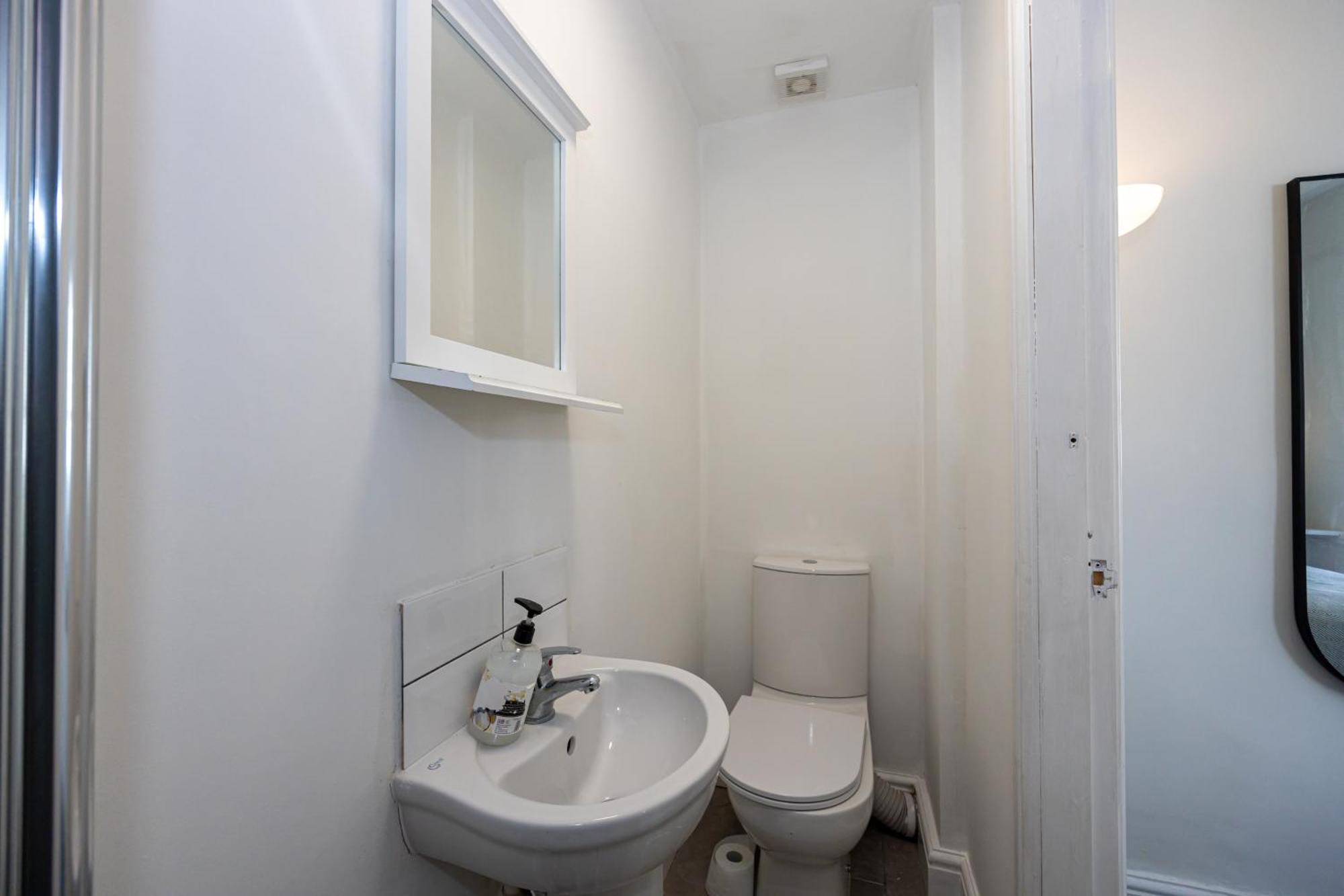 New Listing Stunning Abode Lounge Sleeps 9 Liverpool