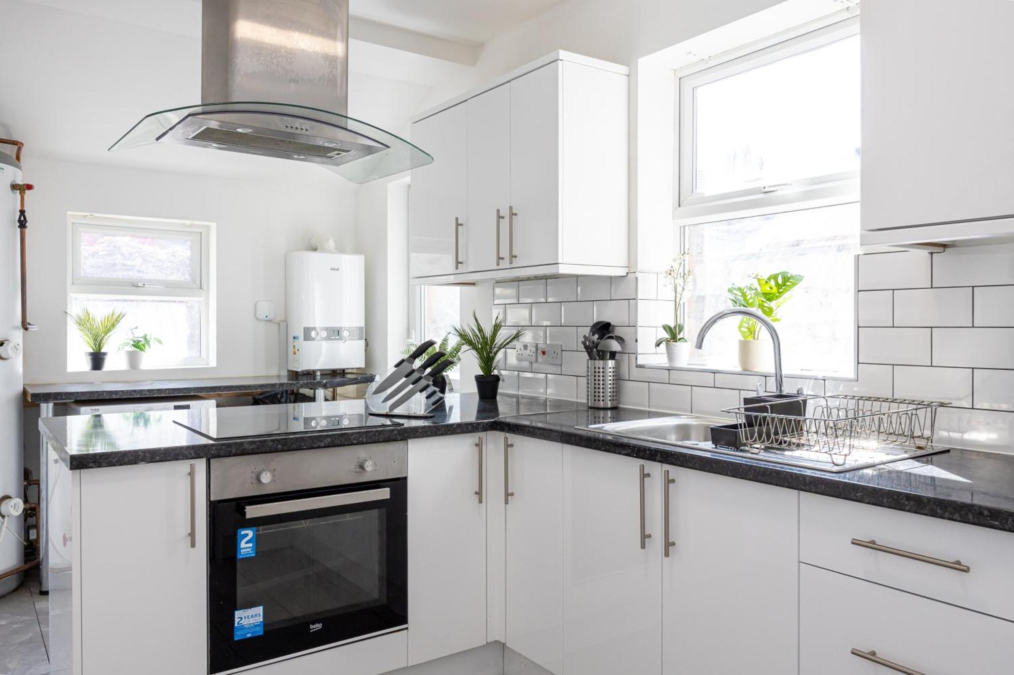 New Listing Stunning Abode Lounge Sleeps 9