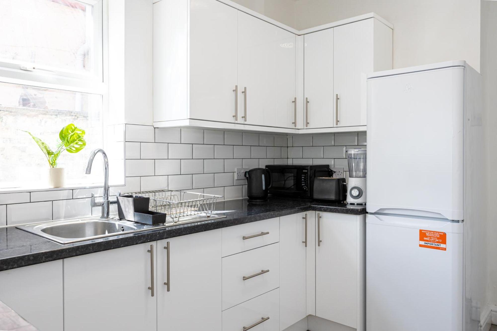 New Listing Stunning Abode Lounge Sleeps 9 Liverpool