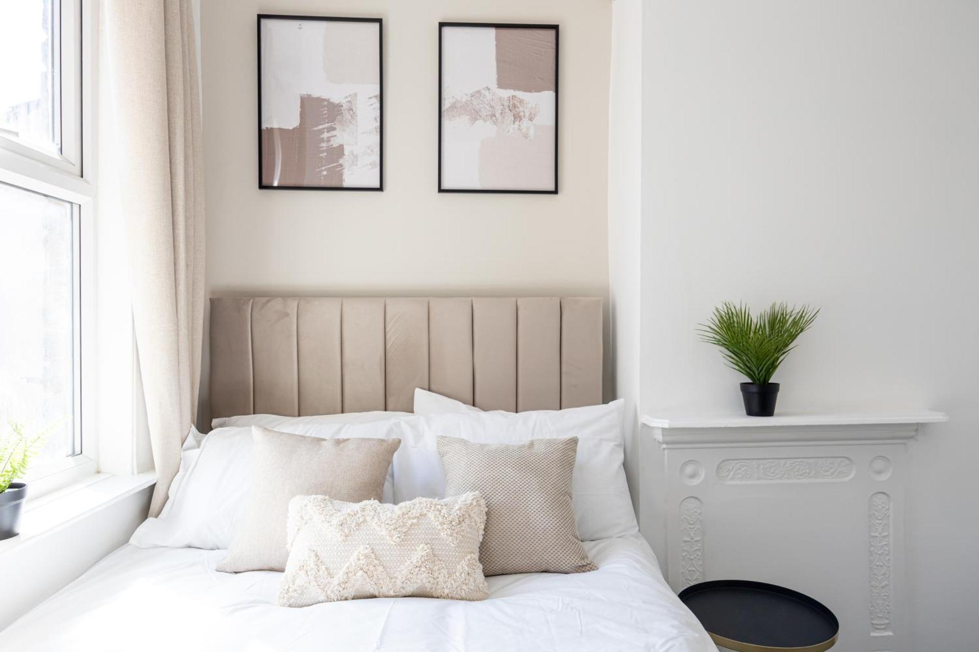 New Listing Stunning Abode Lounge Sleeps 9