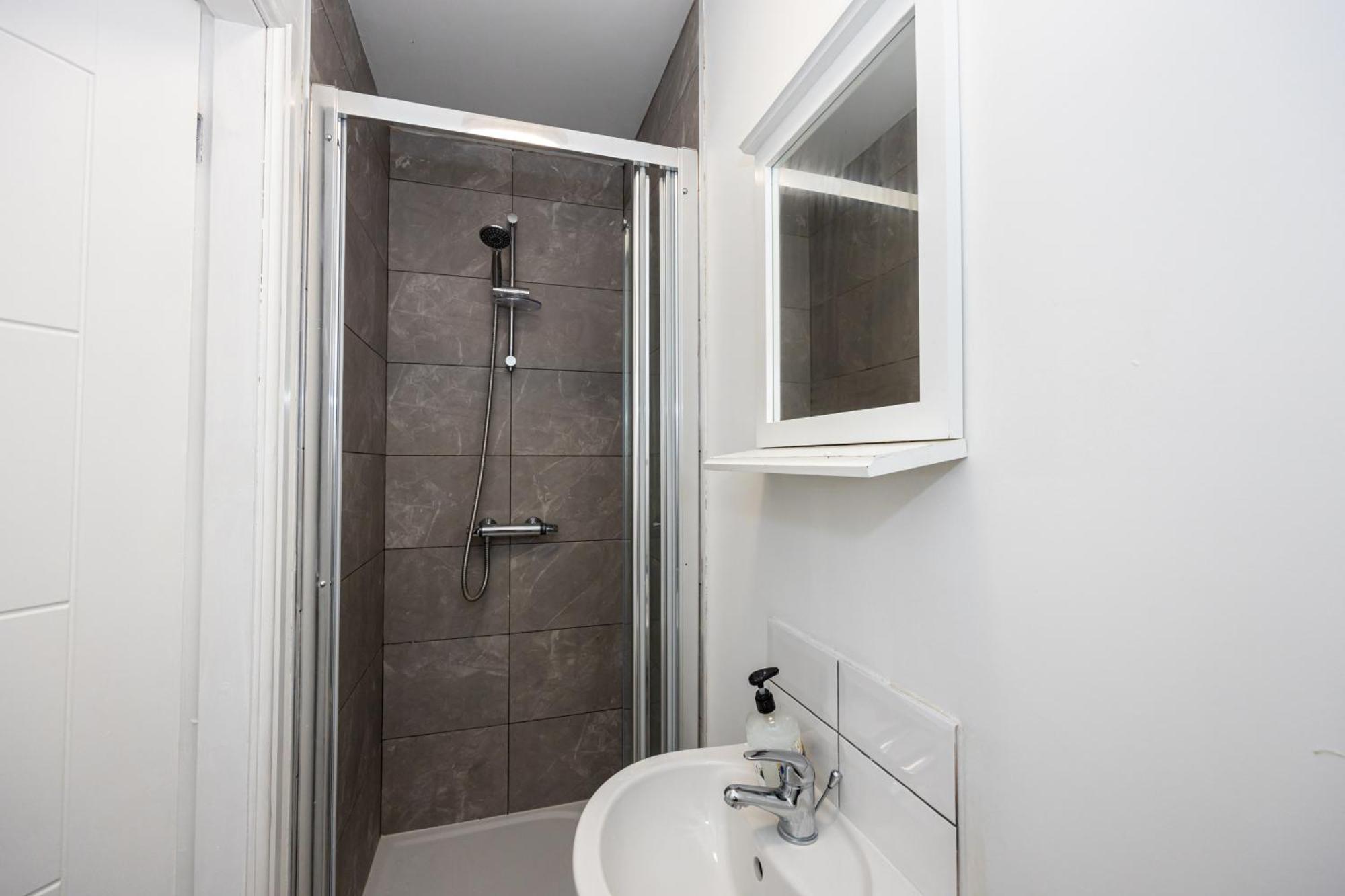 Holiday home New Listing Stunning Abode Lounge Sleeps 9 *