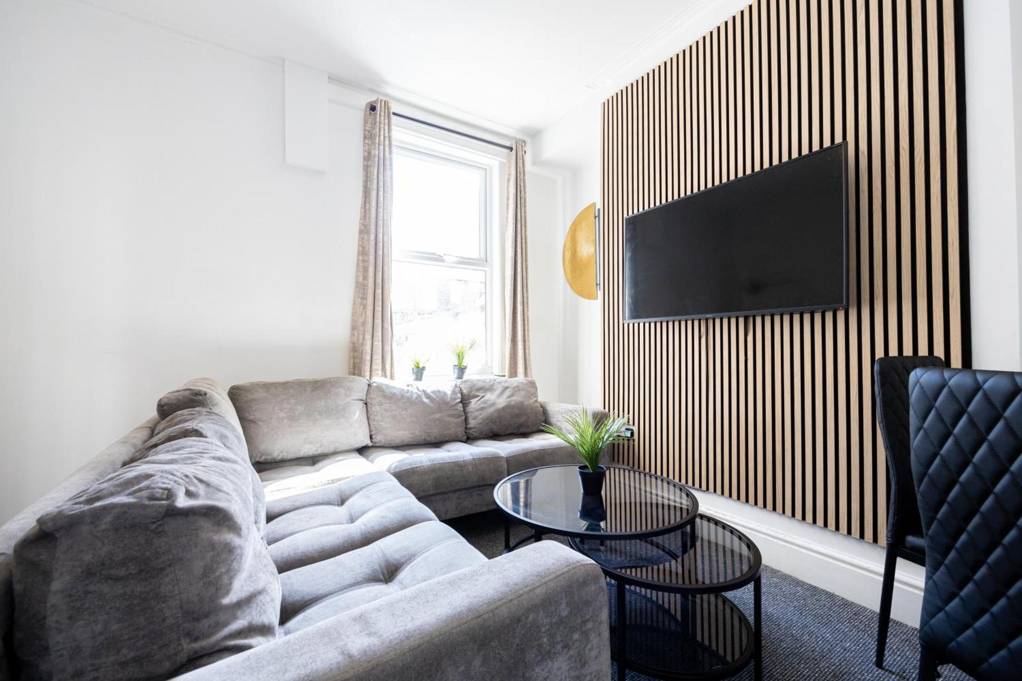 New Listing Stunning Abode Lounge Sleeps 9 Holiday home *